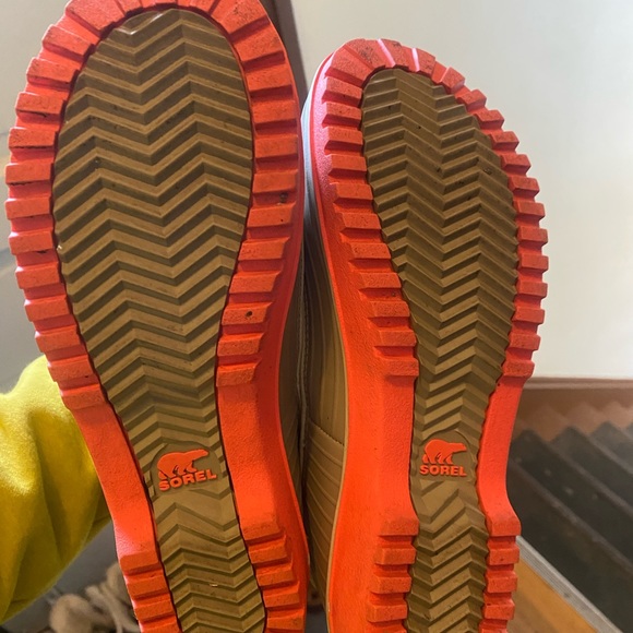 Sorel size 8 snow boots, worn twice - Picture 2 of 8